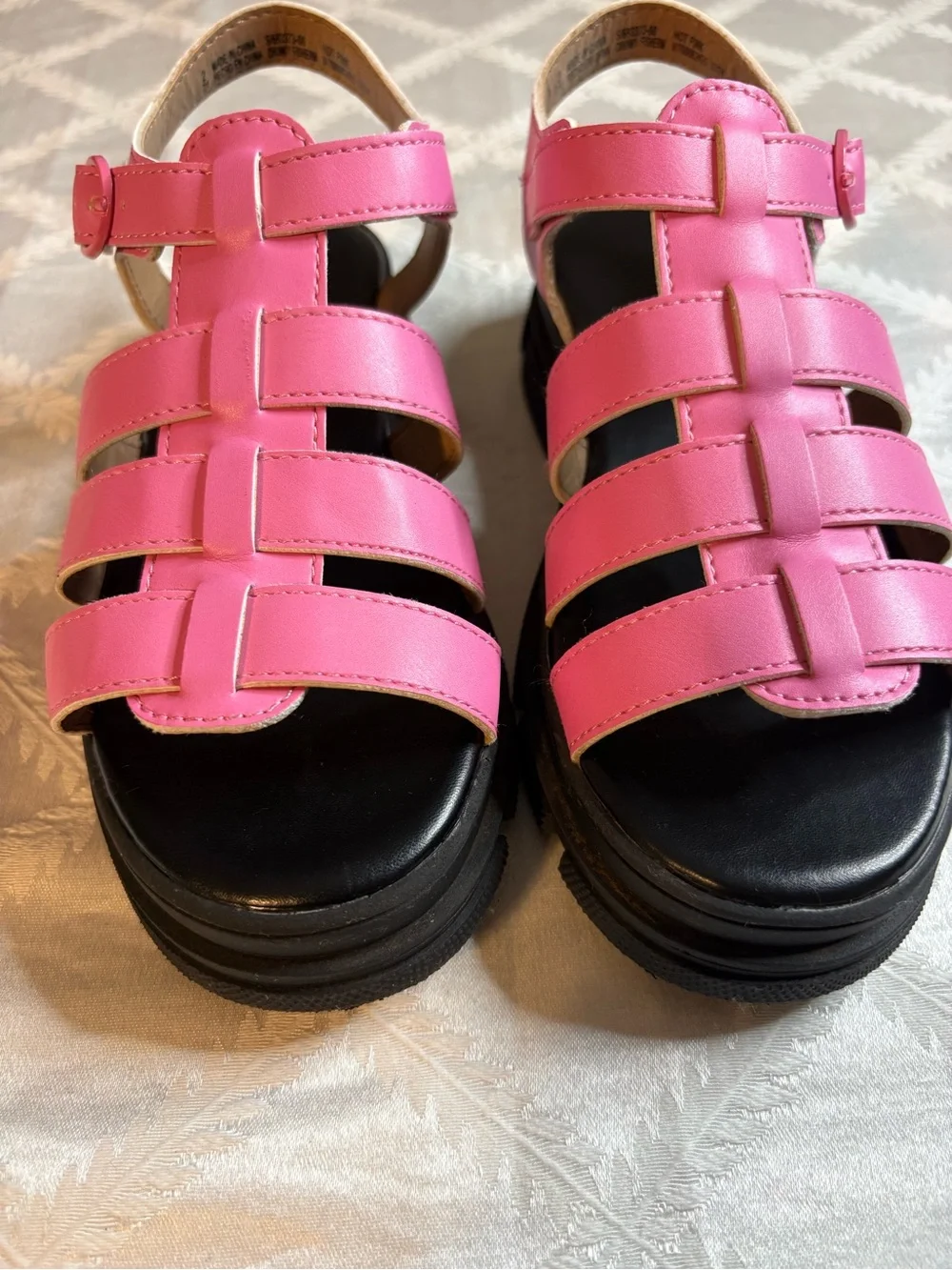 NWOT Old Navy Girls Chunky Faux-Leather Fisherman girls sandals